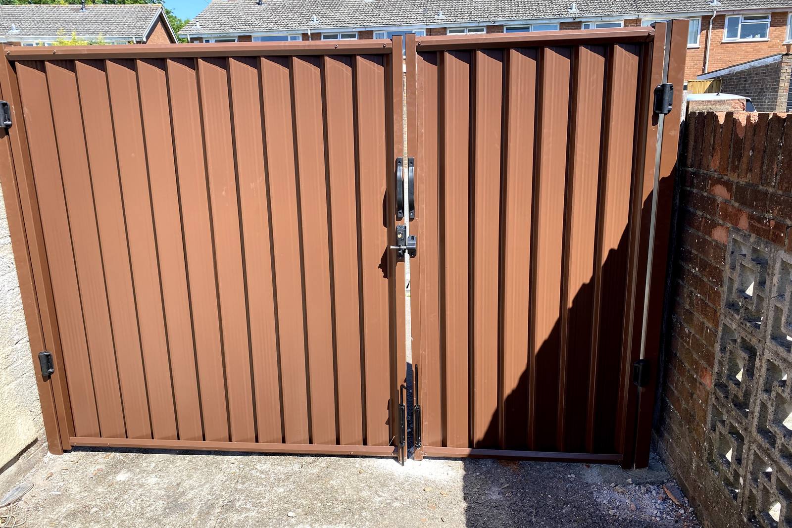 Brown double gate with a clean, simple finish.